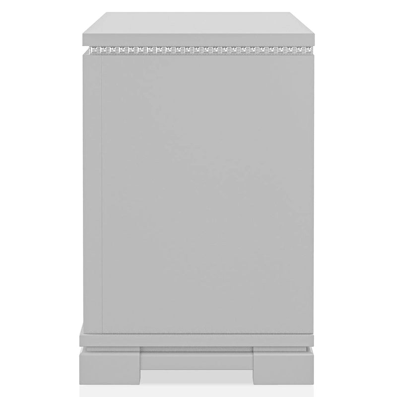 Seleena Glam Silver Wood 5-Piece Tufted Panel Bedroom Set with USB Port by Furniture of America